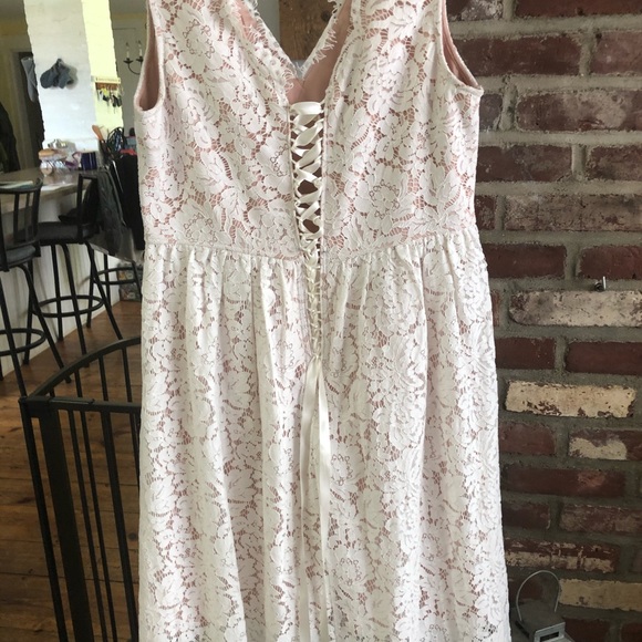 Lulu’s white lace dress - Picture 13 of 14